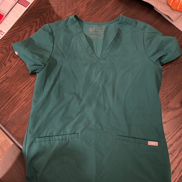 Figs xs hunter green scrub top - Picture 2 of 3